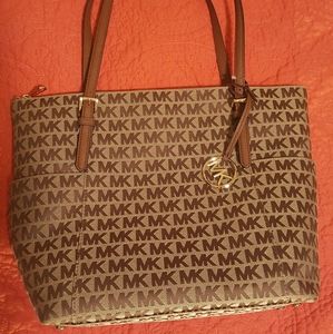 Michael Kors Jet Set Tote